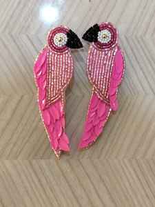 Boucles d'oreilles en perles tribales avec torsion contemporaine Design élégant et accrocheur pour les femmes modernes - Product Image 3