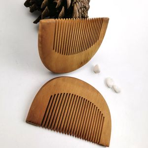 Peigne en bois compact pour les voyages et la poche, fabriqué à la main par un fournisseur indien - Product Image 6