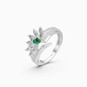 Diamant de laboratoire de 0,68 ct, magnifique diamant floral avec pierre verte, bague ornée de diamants |   En or jaune, blanc et rose 9 carats - Product Image 2