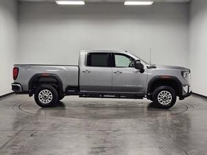 GMC Sierra 2500 Crew Cab SUV 2024, transmission intégrale, automatique, cuir de luxe, conduite à gauche, jantes R18, titre propre, sans accident, faible kilométrage - Product Image 2