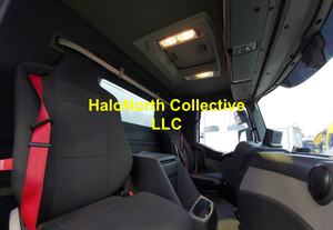 Camions bennes d'occasion Renault C440 Tipper 8X4 à transmission automatique, moteur diesel, conduite à gauche, Euro 6, avec grue de chargement - Product Image 3