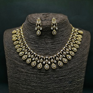 Collier traditionnel AD serti de boucles d'oreilles bijoux en diamants artificiels magnifiquement fabriqués pour vêtements ethniques et événements spéciaux - Product Image 1