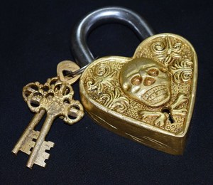 Latest Fully Functioning Casted Brass Heart Shape Lock <b>Padlock</b> Quality Collection Model 5069 Elegant Design for Outdoor Decor - Product Image 1