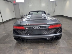 (W&T) PROMOCIÓN Venta de Auto Usado Audi R8 Performance Spyder 2023 Convertible de 2 Puertas (5.2L 10 cilindros 7AM) - Product Image 4