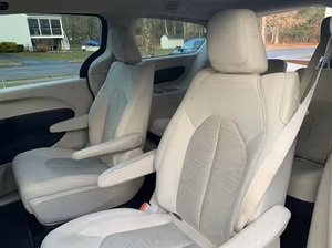 Minivan Chrysler Pacifica Hybrid Touring Plus 2018 Usada, con Volante a la Izquierda/Derecha - Product Image 3