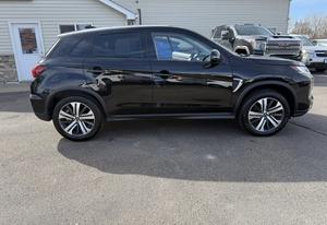 Mitsubishi Outlander Sport SE SUV 2023, 4.1-6L, essence atmosphérique, automatique, sièges en cuir, toit ouvrant, pneus R18 - Product Image 4