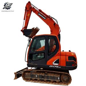 Excavadora de cadenas Doosan DX75 usada, 7.5 toneladas, cucharón de 0.37m³, marca coreana original, excavadora pequeña para construcción, pocas horas de uso, certificación CE - Product Image 1