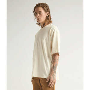 Camiseta con estampado de logotipo personalizado para hombre, ropa de calle de calidad hermosa, camiseta de gran tamaño gris con hombros caídos y lavado con ácido - Product Image 6