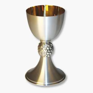 Calice d'église de luxe pour la maison Église et la fête des pères Produit Fournitures Argent Plaqué Forme Ronde Unique Calice En Laiton En Relief - Product Image 2