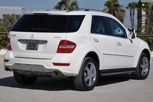 Vehículo Usado a Precio Accesible - Volante a la Izquierda |   Volante a la derecha |   MERCEDES-BENZ ML550 4MATICCSS 2010 - Product Image 4