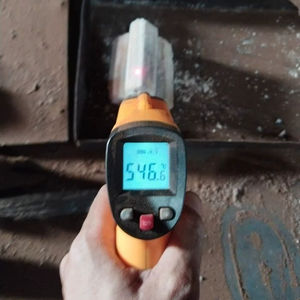 Charbon de sciure de bois de qualité offrant une chaleur constante pour la cuisine à la maison et en extérieur - Product Image 1