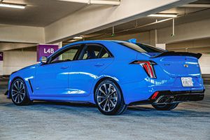 CADILLAC CT4-V BLACKWING 2022 D'OCCASION CÔTÉ GAUCHE/DROIT - Product Image 4