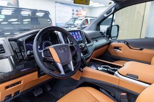 Minibús VIP de Lujo 2025-2026 - Negro - Motor Diésel/Gasolina, Volante a la Izquierda, Transmisión Automática, Emisión Euro V, Listo para Exportación - Product Image 5