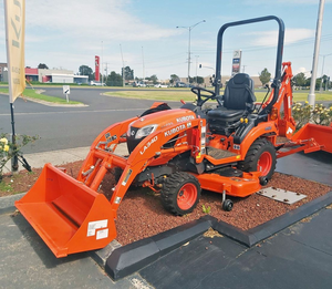 Mini Retroexcavadora Kubota BX23S con Plataforma de Corte, Tractor Kubota BX23S, Tractor Utilitario Subcompacto - Product Image 1