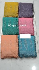 Saree en mousseline organza gracieux avec broderie fine et bordure festonnée pour fêtes et mariages maintenant disponible au prix d'exportation - Product Image 2