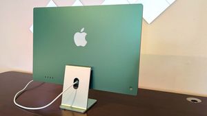 Computadora de Escritorio Todo en Uno iMac 2024 100% Ergonómica, CPU M4 de 8 Núcleos, GPU de 8 Núcleos con IA, Pantalla de 24 Pulgadas, 16 GB de RAM, 512 GB de Almacenamiento SSD; Todos los Colores - Product Image 5