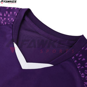 Maillot à manches courtes de couleur unie et ensemble d'uniformes courts Style unique personnalisé pour l'uniforme de football de football pour hommes - Product Image 5