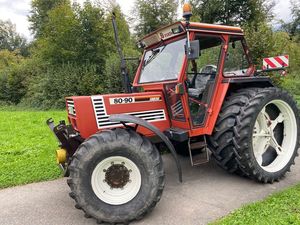 Tractor Utilitario Diésel Fiat Nuevo y Usado con Compatibilidad con Cargador Frontal Hidráulico y Plataforma de Operador Cómoda - Product Image 5