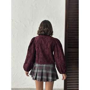 Blusas y Camisas para Mujer Topshow con Encaje Bordado y Detalle de Volantes, Disponibilidad al por Mayor - Product Image 2