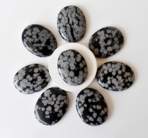 Piedras de Obsidiana Copo de Nieve al por Mayor, Piedras Curativas Naturales para Meditación y Decoración - Product Image 4