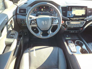 Incroyable Honda Passport Black Edition AWD 2024 d'occasion en parfait état avec faible kilométrage en stock, proposé à un prix exceptionnel - Product Image 5