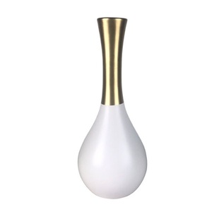 Vase à fleur en aluminium de conception faite à la main Vase à fleur de décoration de maison et de salon de style unique - Product Image 1