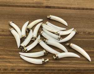 Liontin kalung buatan tangan liontin tulang <span class=keywords><strong>Tusk</strong></span> liontin tulang kerbau asli tulang kerbau putih dan coklat - Product Image 3