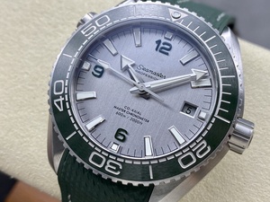 Reloj DE BUCEO mecánico de alta calidad de lujo 43,5mm VS Factory 8900 Movimiento integrado Bisel de cerámica verde Reloj de 600M - Product Image 3