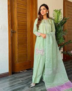Juego Dupatta de trabajo de secuencia bordada de crepé natural pesado con parte superior elegante para ropa india y pakistaní - Product Image 2