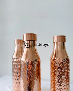 Bouteille en cuivre élégante pour des avantages d'hydratation naturelle avec une large polyvalence forte étanche écologique durable Tradebyd - Product Image 3
