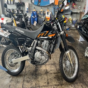 NUEVAS Motocicletas Clean 2025 D-R650S con Motor de 644cc Refrigerado por Aceite, 4 Tiempos, Monocilíndrico, Disponibles - Product Image 1