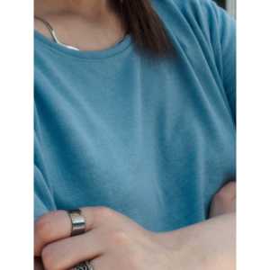 เสื้อยืดสีฟ้าขาวดำแบบอาร์กติกของผู้หญิงแฟชั่นที่สง่างามและมีสไตล์ - Product Image 2