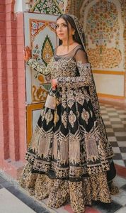Belle broderie lourde sur robe de mariée anarkali & lehenga avec perles de verre en cristal embellies, travail dabka pour mariage @ 2024 - Product Image 2