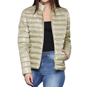 Chaqueta Acolchada Transpirable de Punto Personalizada de Alta Calidad para Mujer, Nueva Moda de Invierno, Estilo Urbano con Capucha, Cortavientos y Delgada - Product Image 1