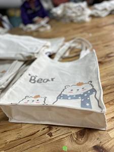 Bolso de mano de lona fuerte de moda con logotipo personalizado de alta calidad de Vietnam Bolso de compras colorido con bolsillo frontal - Product Image 3