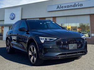 Audi e-tron S Premium Plus SUV 2022, ligeramente usado, en excelentes condiciones. - Product Image 2