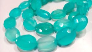 Perles de calcédoine naturelle Aqua brin de 8 pouces de long avec couleur bleue ovale à facettes taille 9x12 à 10x14mm - Product Image 3