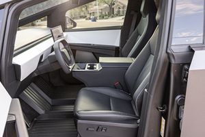 Tesla Cybertruck Foundation Series 2024, 600 hp, Motor Dual, Tracción en las Cuatro Ruedas, Capacidad de Conducción Autónoma Completa, Acabado Exterior Satinado - Product Image 3