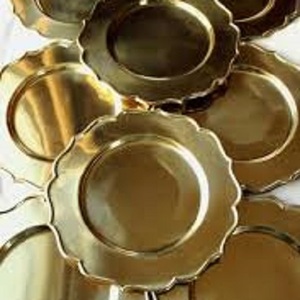 Assiettes de présentation en laiton fini antique pour décor de table à manger assiette de présentation en métal en laiton vaisselle assiette de service alimentaire en gros - Product Image 1