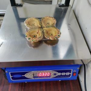 Diyas pintadas de diseñador hechas a medida en diferentes tamaños para todas las estaciones festivas y en colores y diseños en paquete de cuatro - Product Image 2