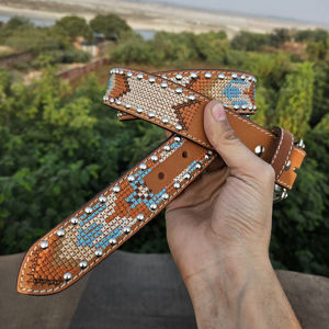 Cinturón Vaquero Occidental de Cuero Genuino Premium con Bordado, Hebilla de Aleación Estilo Vintage y Longitud Personalizada - Product Image 1