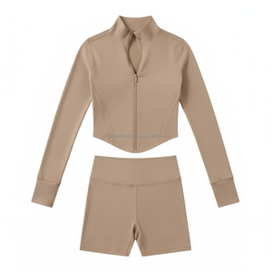 Conjunto de Yoga de 2 Piezas Personalizado OEM para Mujer: Chaqueta de Manga Larga con Cremallera Completa y Orificios para Pulgares y Pantalones Cortos de Ciclismo de Cintura Alta para Entrenamiento y Gimnasio - Product Image 4