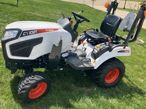 Tractor Subcompacto de 25 HP con Tracción en las Cuatro Ruedas, Transmisión Hidrostática, Máquina Utilitaria para Jardín y Granja - Product Image 2