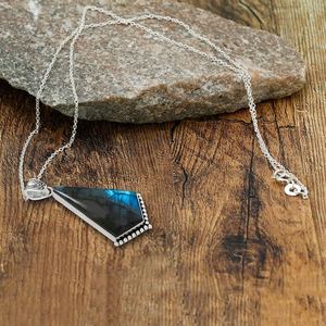 Collier pendentif en Labradorite en argent sterling de style vintage fait à la main, bijoux élégants en or et pierres précieuses naturelles, cadeau parfait - Product Image 3