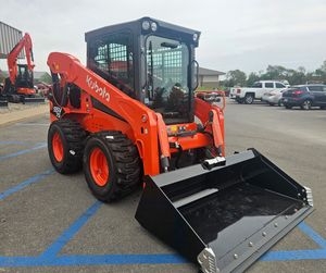 Chargeuse compacte sur pneus Kubota SSV75 d'occasion, 2 vitesses, couple élevé, pour travaux agricoles et de construction - Product Image 3