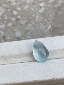 Attrayant 5.25 Carat Aigue-Marine Lâche Gemme Blanc et Bleu Opale avec Poire Forme Bon Lustre pour Faire Des Bijoux De Perles - Product Image 3