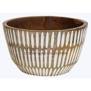 Beau bol en bois fabriqué à la main avec un design peint parfait pour servir des salades de fruits ou des collations sèches avec élégance - Product Image 3