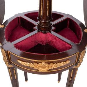 Mesa Auxiliar Redonda de Madera de Lujo con Compartimentos de Almacenamiento Ocultos de Terciopelo y Detalles Ornamentales de Latón Dorado para Interiores Clásicos - Product Image 5