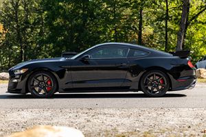 Ford Mustang Shelby GT500 2021 d'occasion en bon état, 760 ch, V8 suralimenté, pack carbone pour circuit - Product Image 2