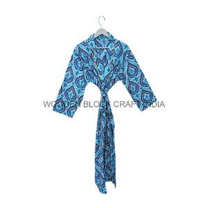 Kimono moderne en coton à encolure en V avec un design simple et un imprimé floral pour une tenue décontractée avec une touche contemporaine - Product Image 1